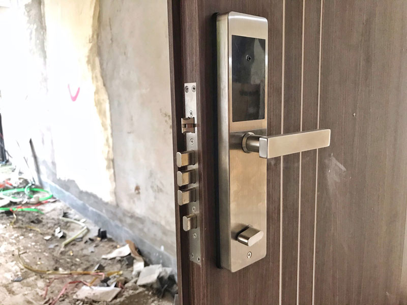 Lắp đặt khóa cửa thẻ từ khách sạn tại Hạ Long – Quảng Ninh